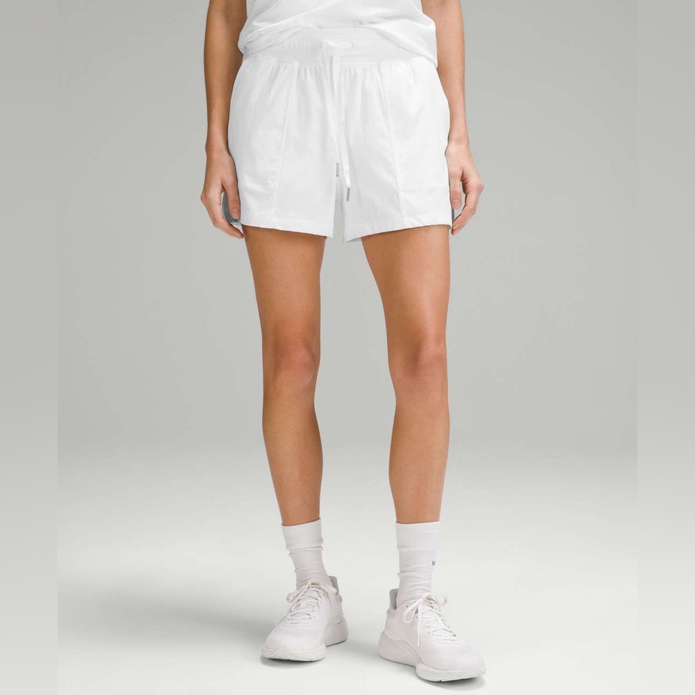 Lululemon Dance Studio High-Rise Short 3.5" in White - Size 4